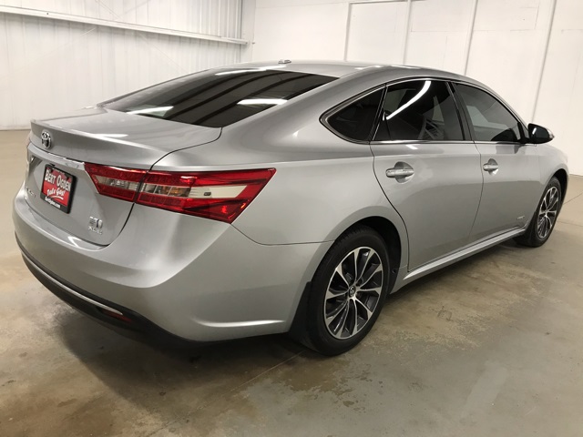 Pre-Owned 2017 Toyota Avalon Hybrid XLE Plus FWD 4D Sedan